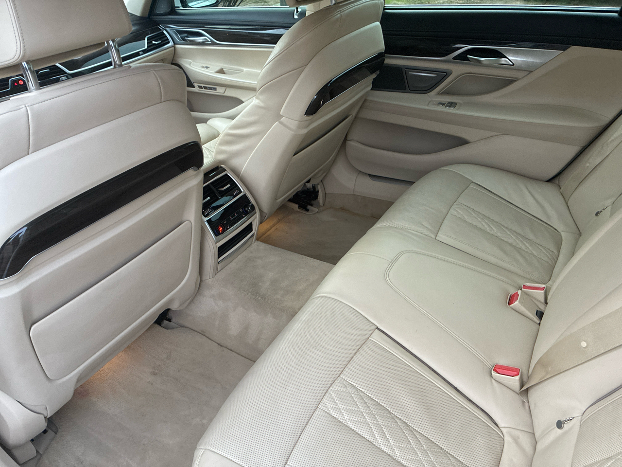 BMW 7 Series 4dr Sdn 750i xDrive AWD 2016