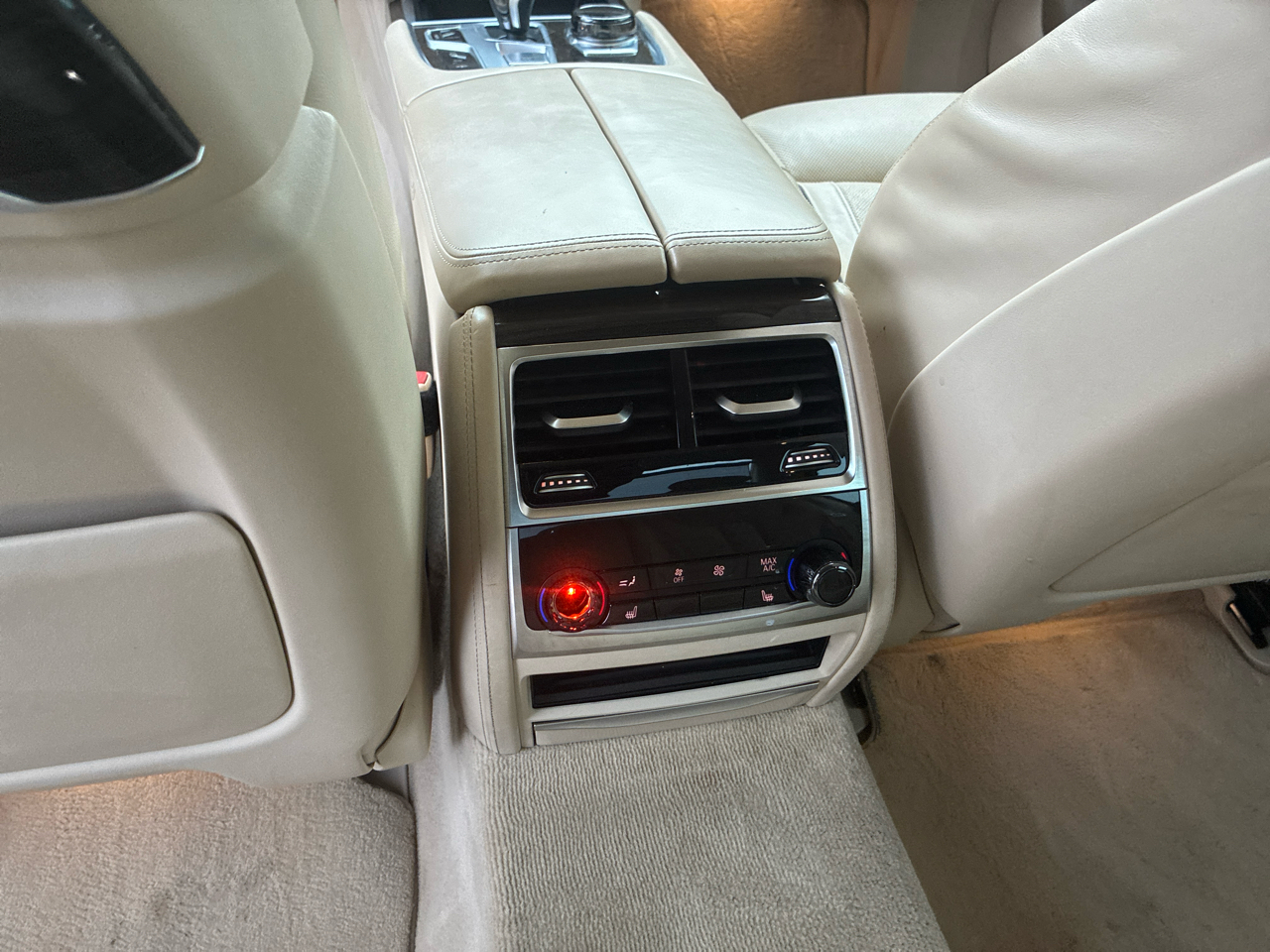 BMW 7 Series 4dr Sdn 750i xDrive AWD 2016