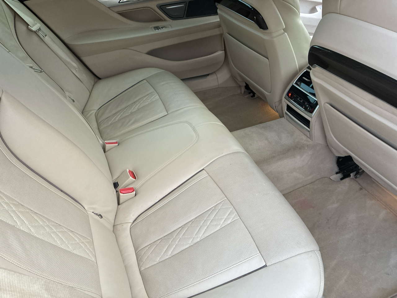 BMW 7 Series 4dr Sdn 750i xDrive AWD 2016