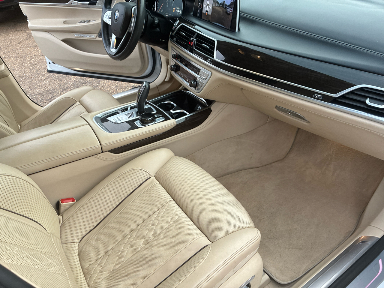 BMW 7 Series 4dr Sdn 750i xDrive AWD 2016