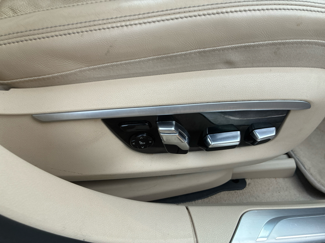 BMW 7 Series 4dr Sdn 750i xDrive AWD 2016