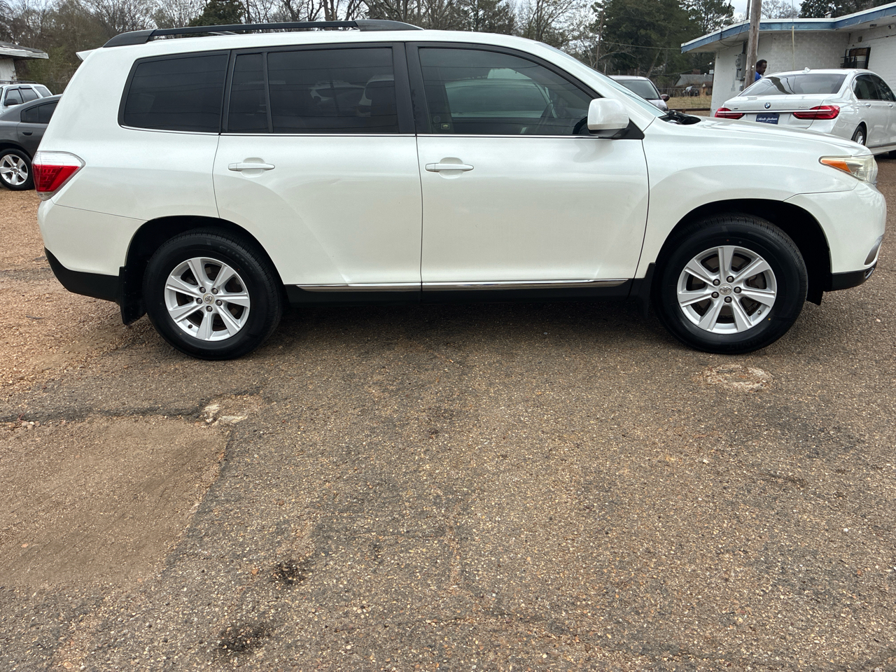Toyota Highlander FWD 4dr V6 (Natl) 2012
