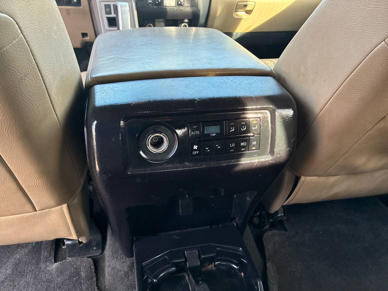 Toyota Sequoia RWD 5.7L Limited (Natl) 2015