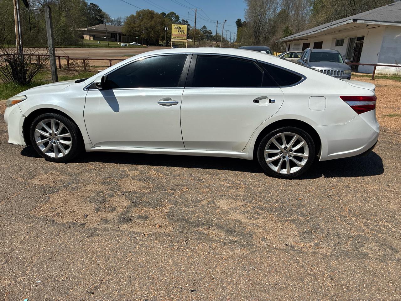 Toyota Avalon 4dr Sdn XLE Premium (Natl) 2013