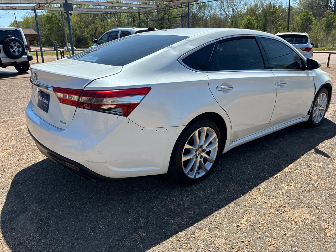 Toyota Avalon 4dr Sdn XLE Premium (Natl) 2013