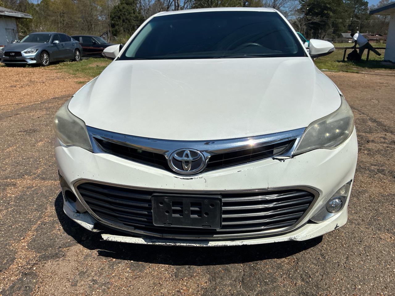 Toyota Avalon 4dr Sdn XLE Premium (Natl) 2013