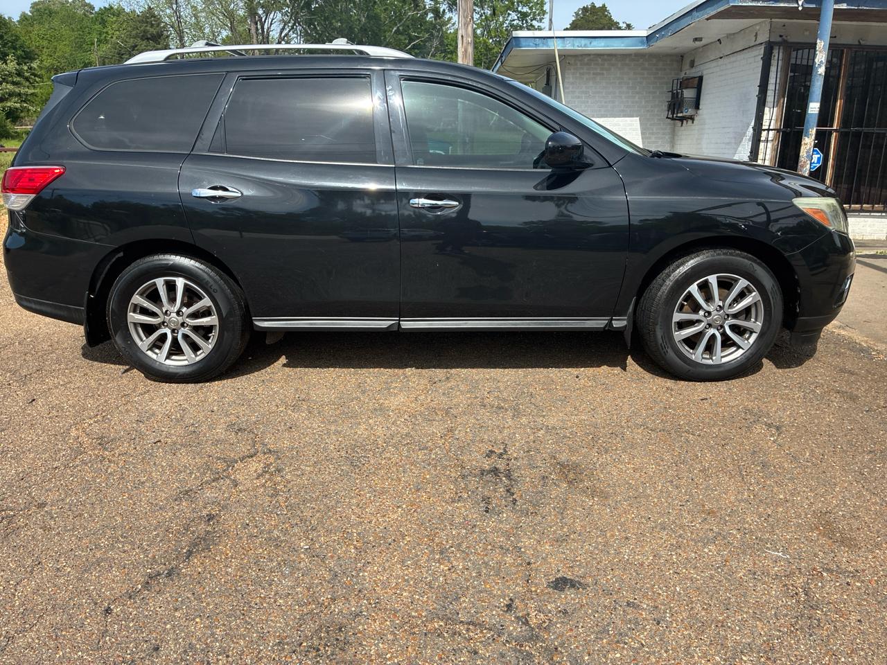 Nissan Pathfinder 4WD 4dr SV 2015
