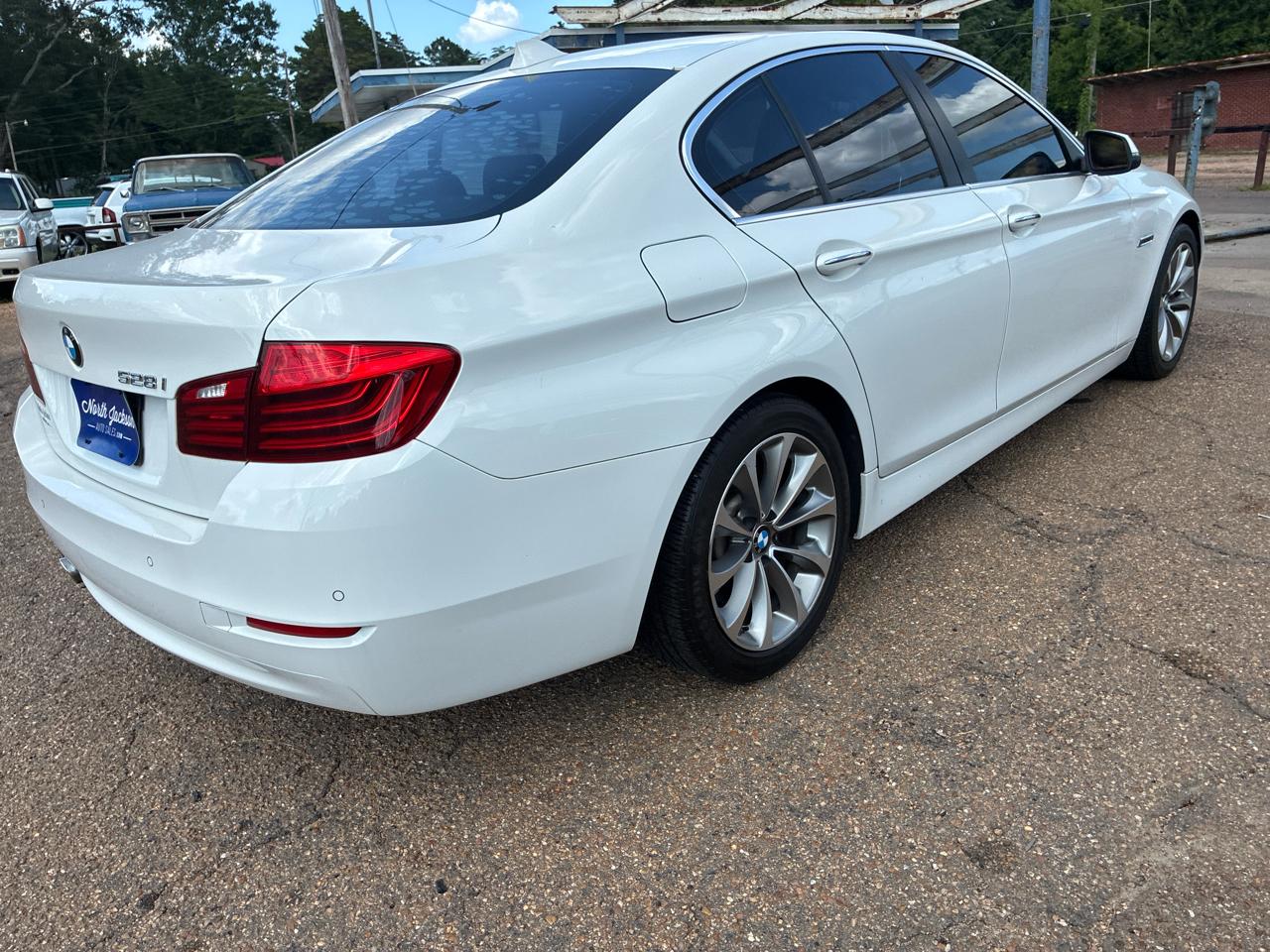 BMW 5 Series 4dr Sdn 528i RWD 2016