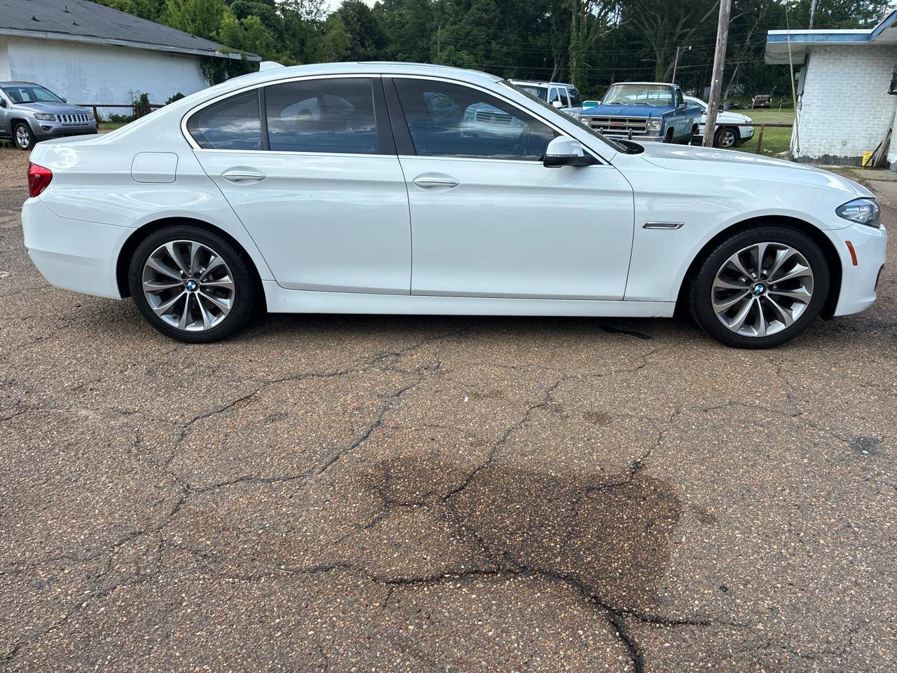 BMW 5 Series 4dr Sdn 528i RWD 2016