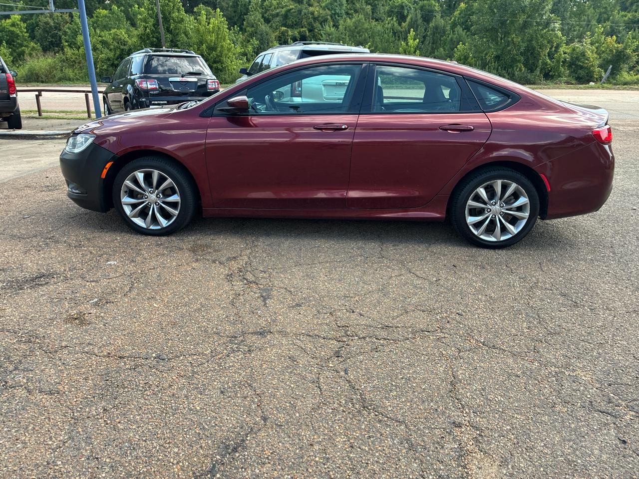 Chrysler 200 4dr Sdn S FWD 2015