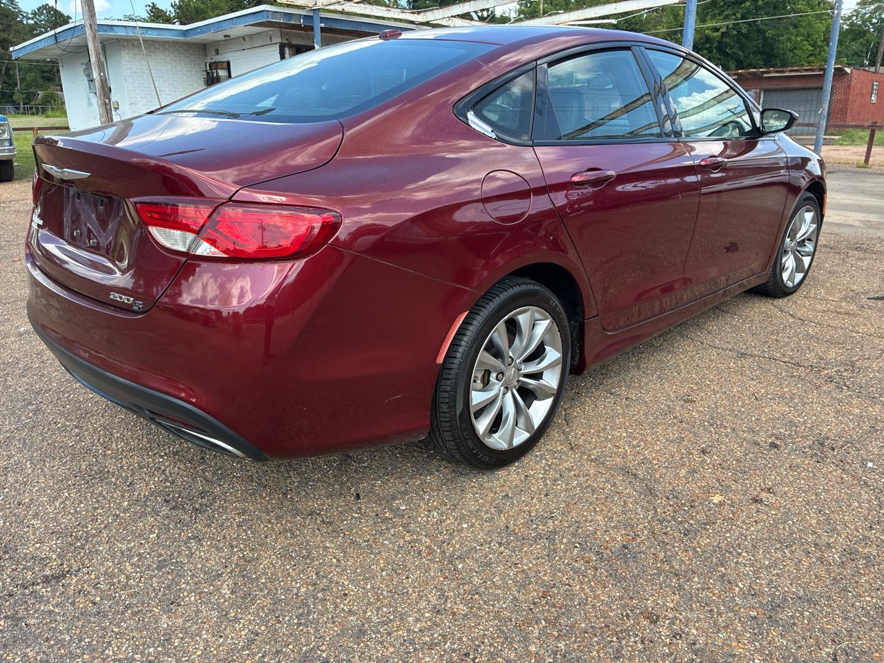 Chrysler 200 4dr Sdn S FWD 2015