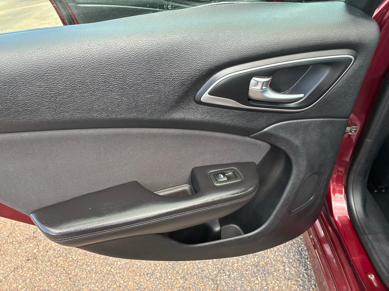 Chrysler 200 4dr Sdn S FWD 2015