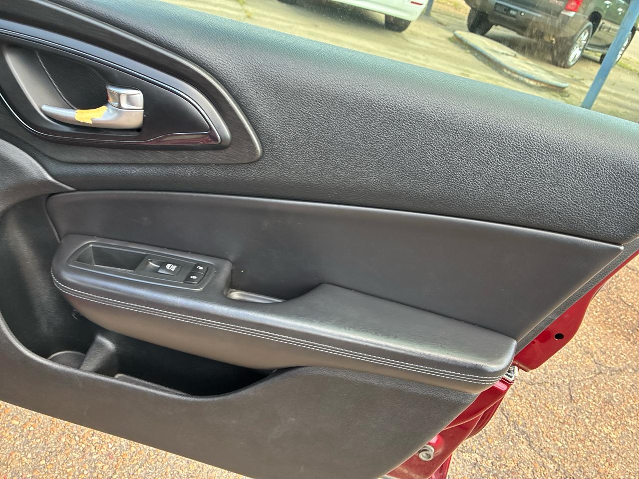 Chrysler 200 4dr Sdn S FWD 2015