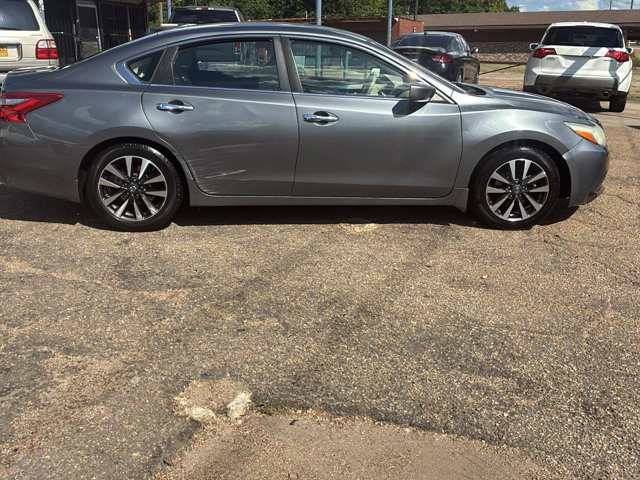 Nissan Altima 4dr Sdn I4 2.5 SV 2016