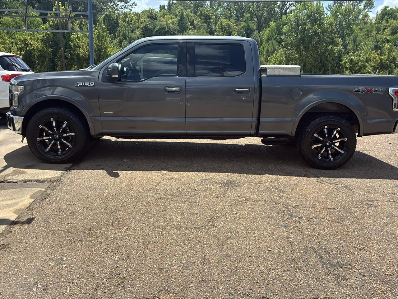 Ford F-150 4WD SuperCrew 157" Lariat w/HD Payload Pkg 2015