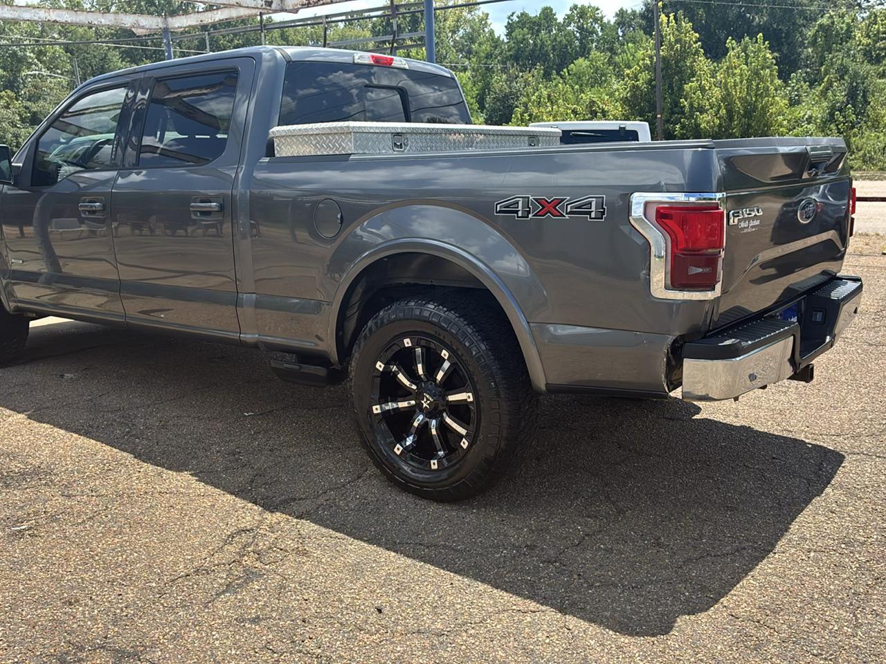 Ford F-150 4WD SuperCrew 157" Lariat w/HD Payload Pkg 2015