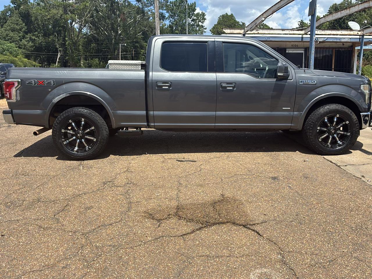 Ford F-150 4WD SuperCrew 157" Lariat w/HD Payload Pkg 2015