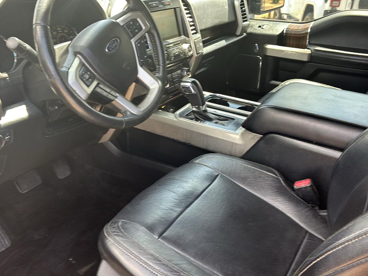Ford F-150 4WD SuperCrew 157" Lariat w/HD Payload Pkg 2015