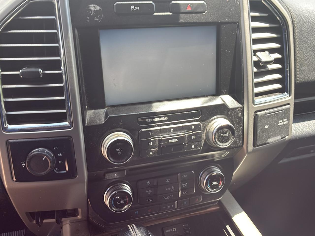 Ford F-150 4WD SuperCrew 157" Lariat w/HD Payload Pkg 2015
