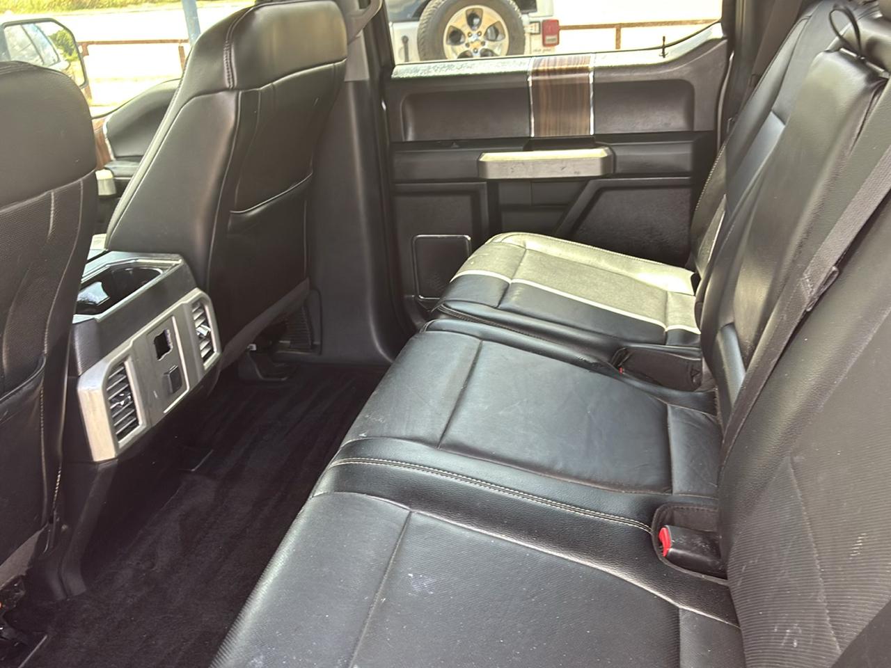 Ford F-150 4WD SuperCrew 157" Lariat w/HD Payload Pkg 2015