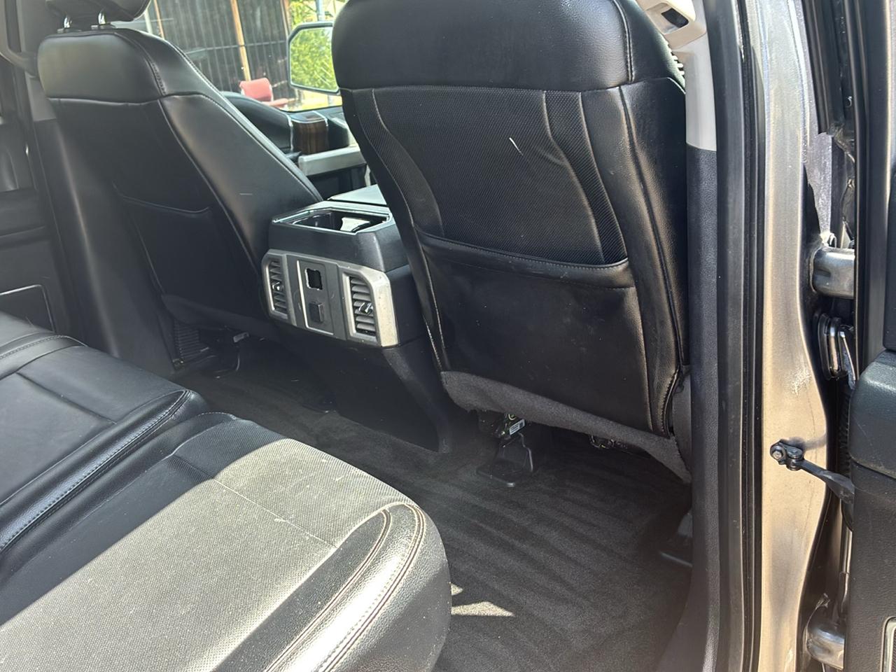 Ford F-150 4WD SuperCrew 157" Lariat w/HD Payload Pkg 2015