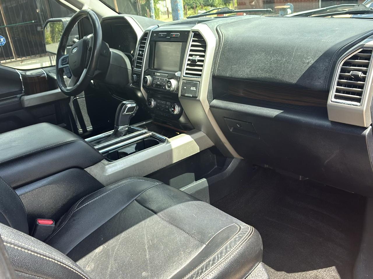 Ford F-150 4WD SuperCrew 157" Lariat w/HD Payload Pkg 2015