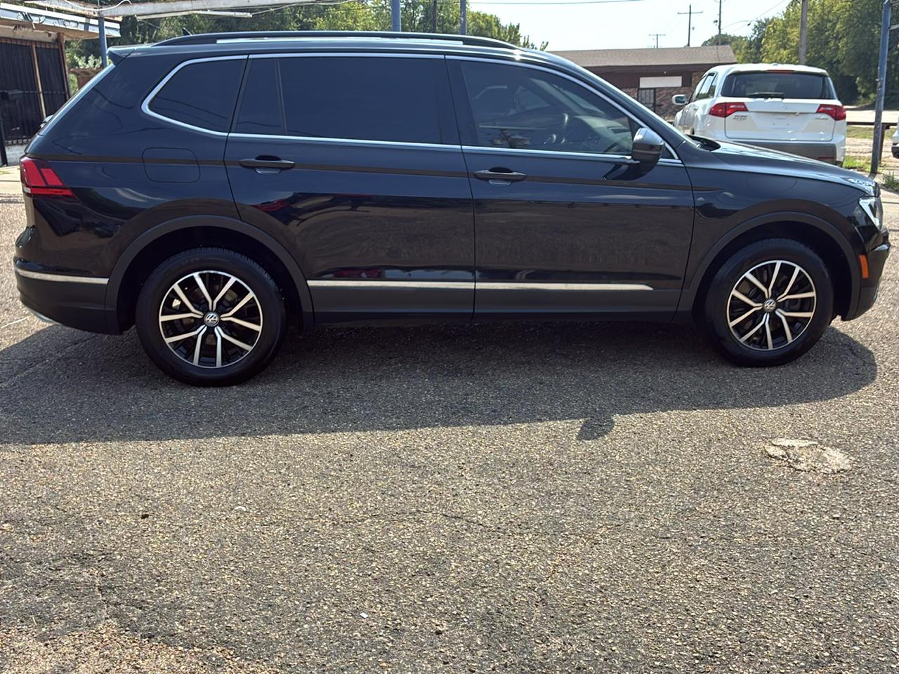 Volkswagen Tiguan 2.0T SE R-Line Black FWD 2021