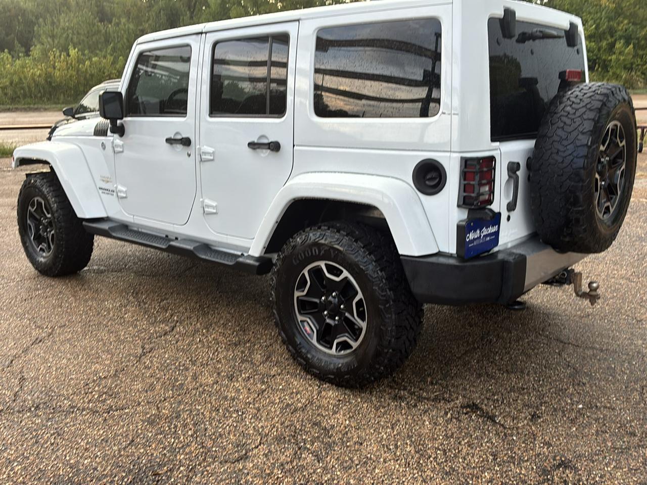 Jeep Wrangler Unlimited 4WD 4dr Sahara 2014