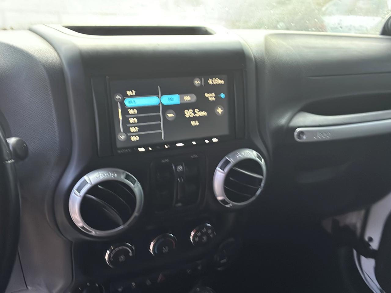 Jeep Wrangler Unlimited 4WD 4dr Sahara 2014