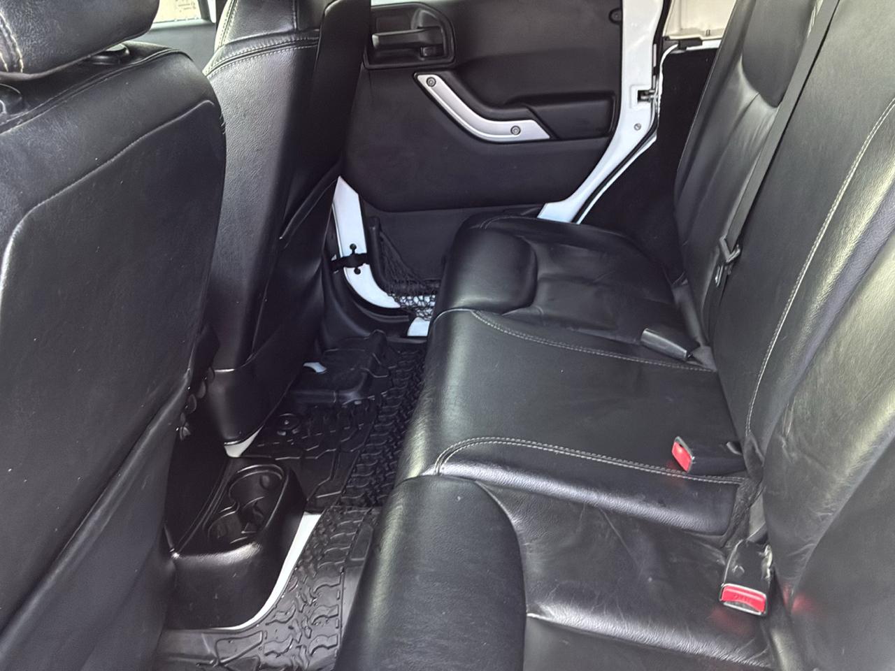 Jeep Wrangler Unlimited 4WD 4dr Sahara 2014