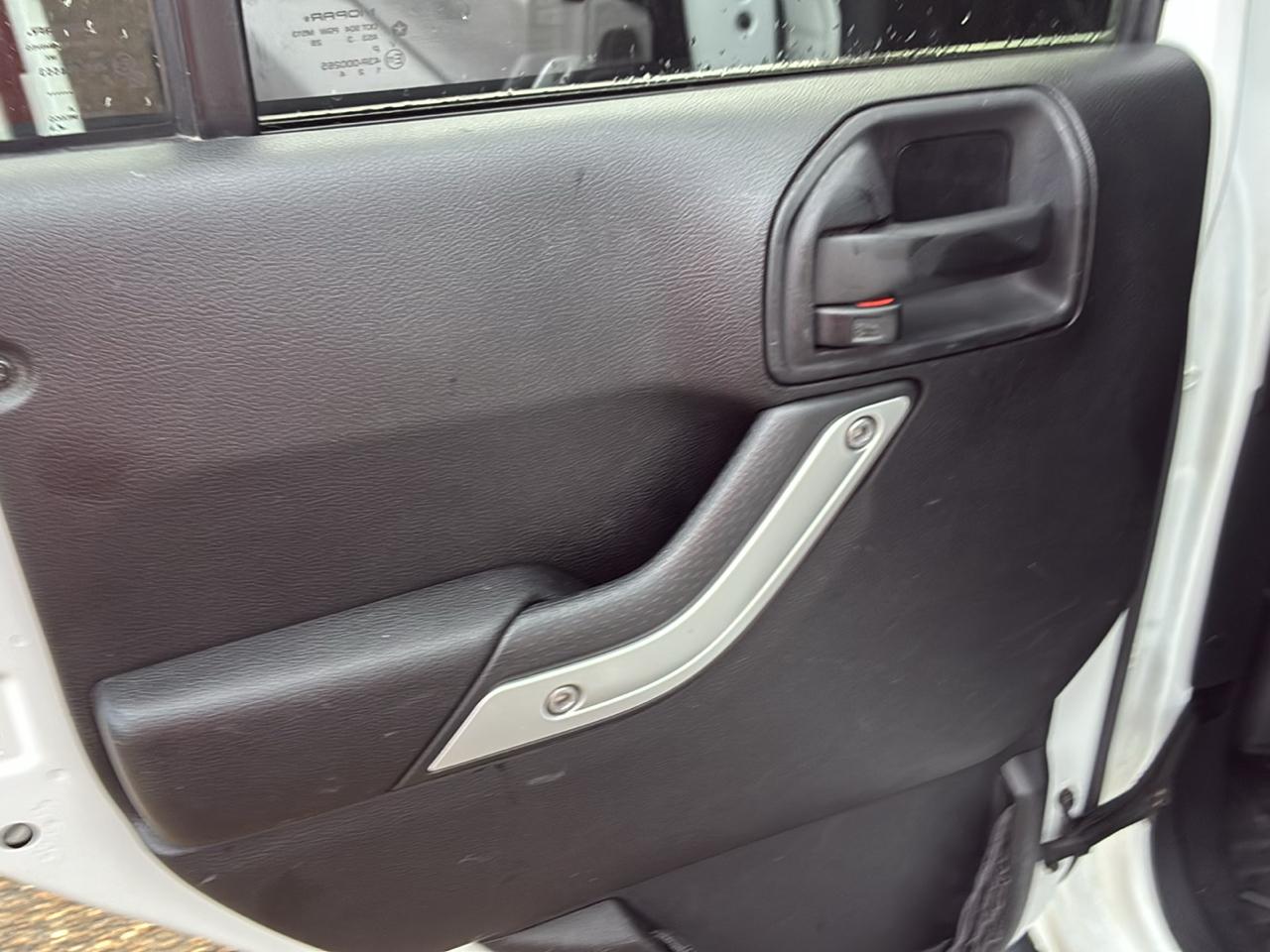 Jeep Wrangler Unlimited 4WD 4dr Sahara 2014