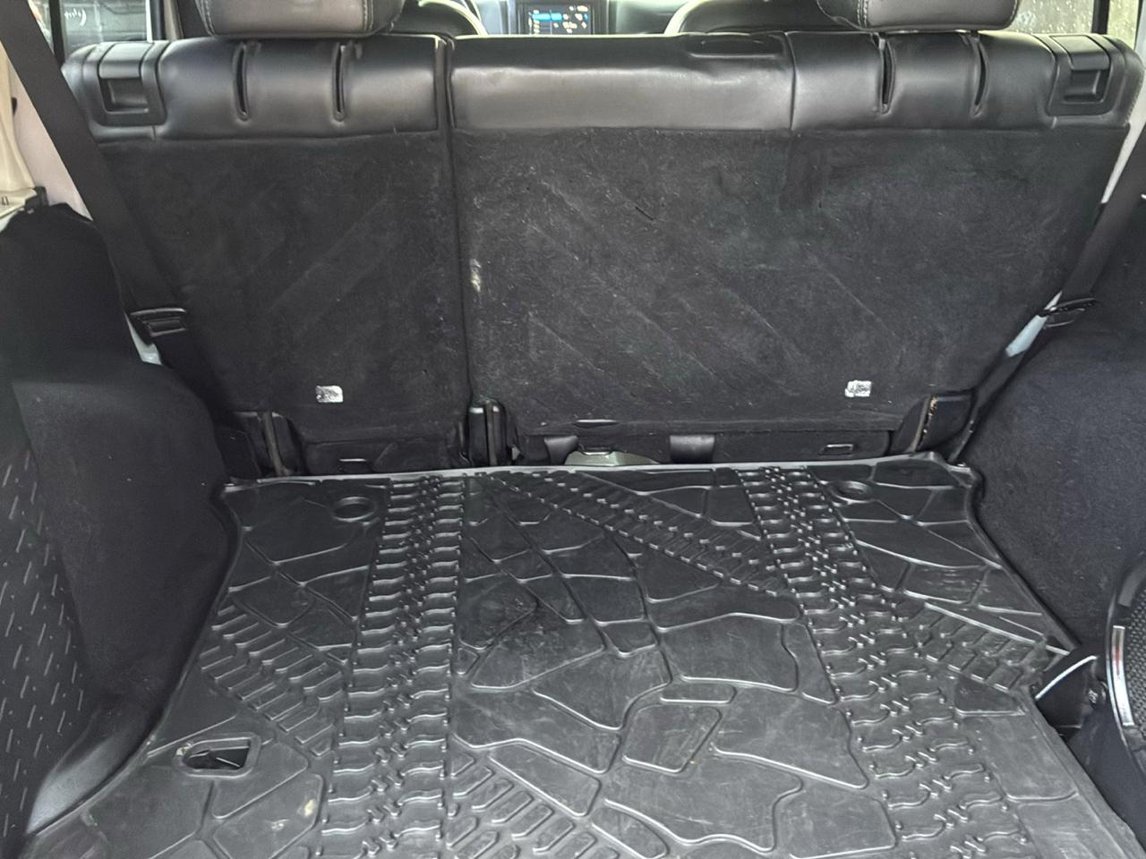 Jeep Wrangler Unlimited 4WD 4dr Sahara 2014