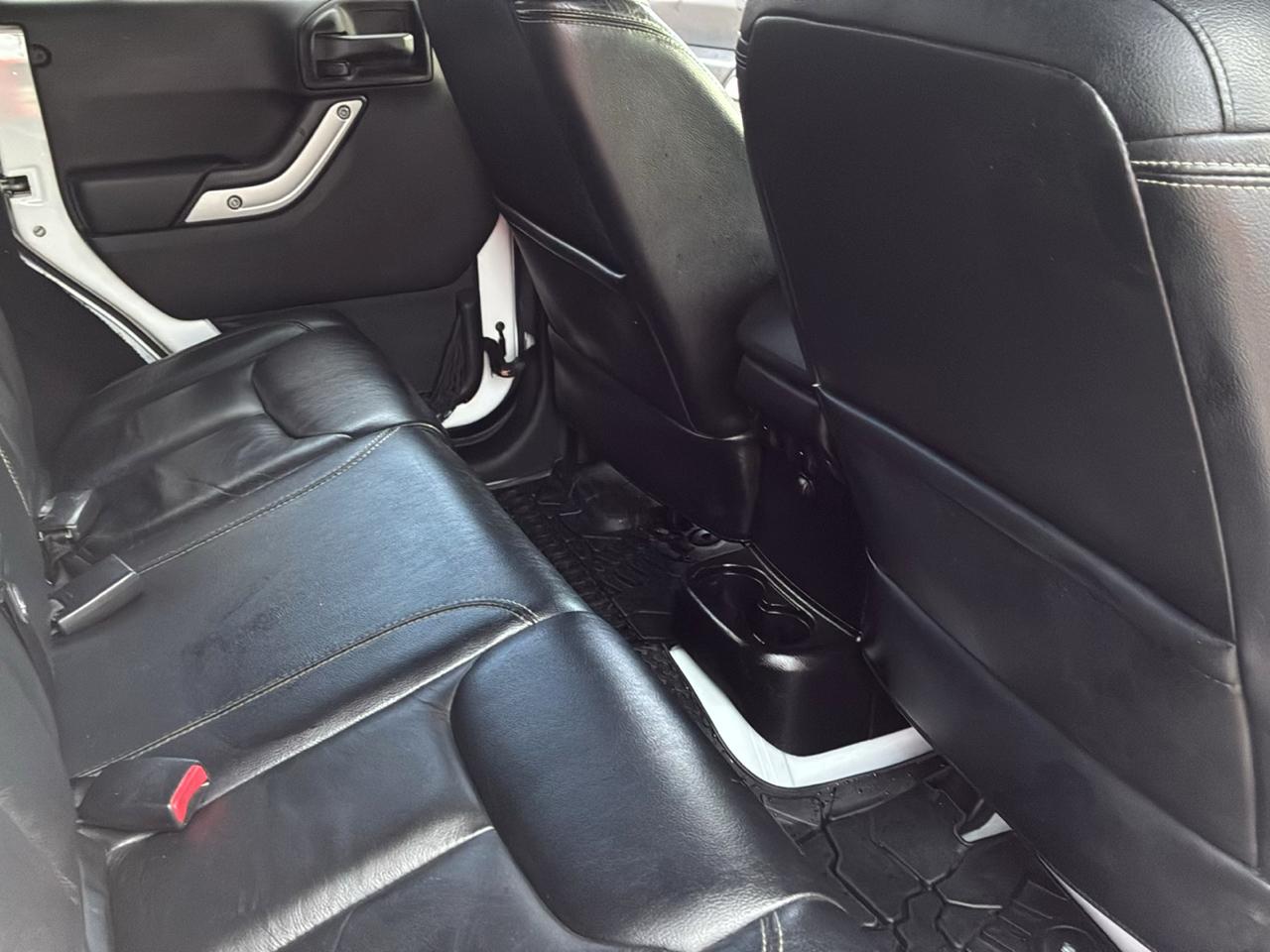 Jeep Wrangler Unlimited 4WD 4dr Sahara 2014