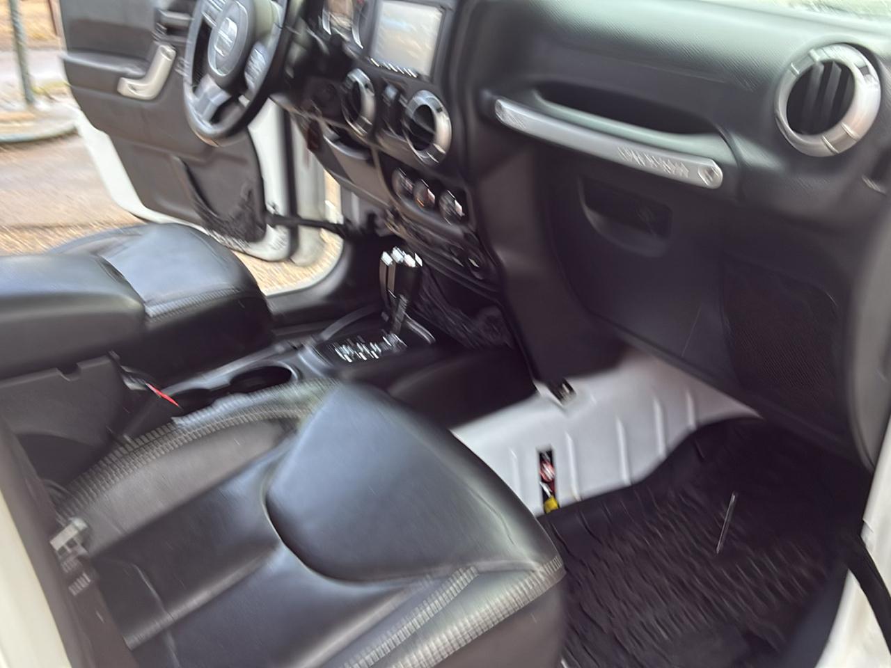 Jeep Wrangler Unlimited 4WD 4dr Sahara 2014