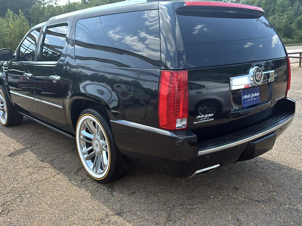 Cadillac Escalade ESV 2WD 4dr Platinum Edition 2013