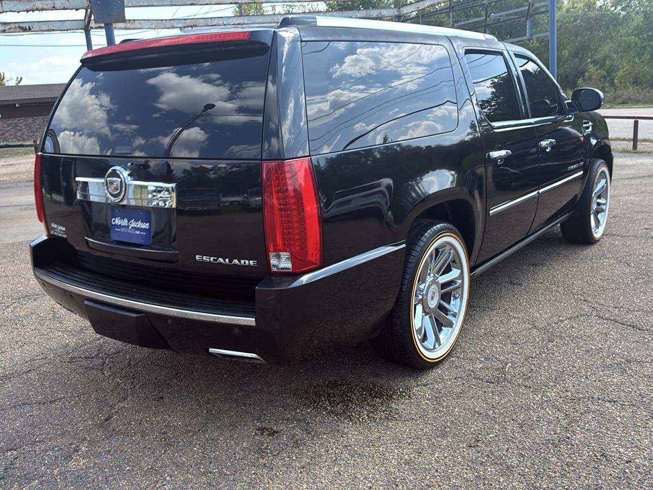 Cadillac Escalade ESV 2WD 4dr Platinum Edition 2013