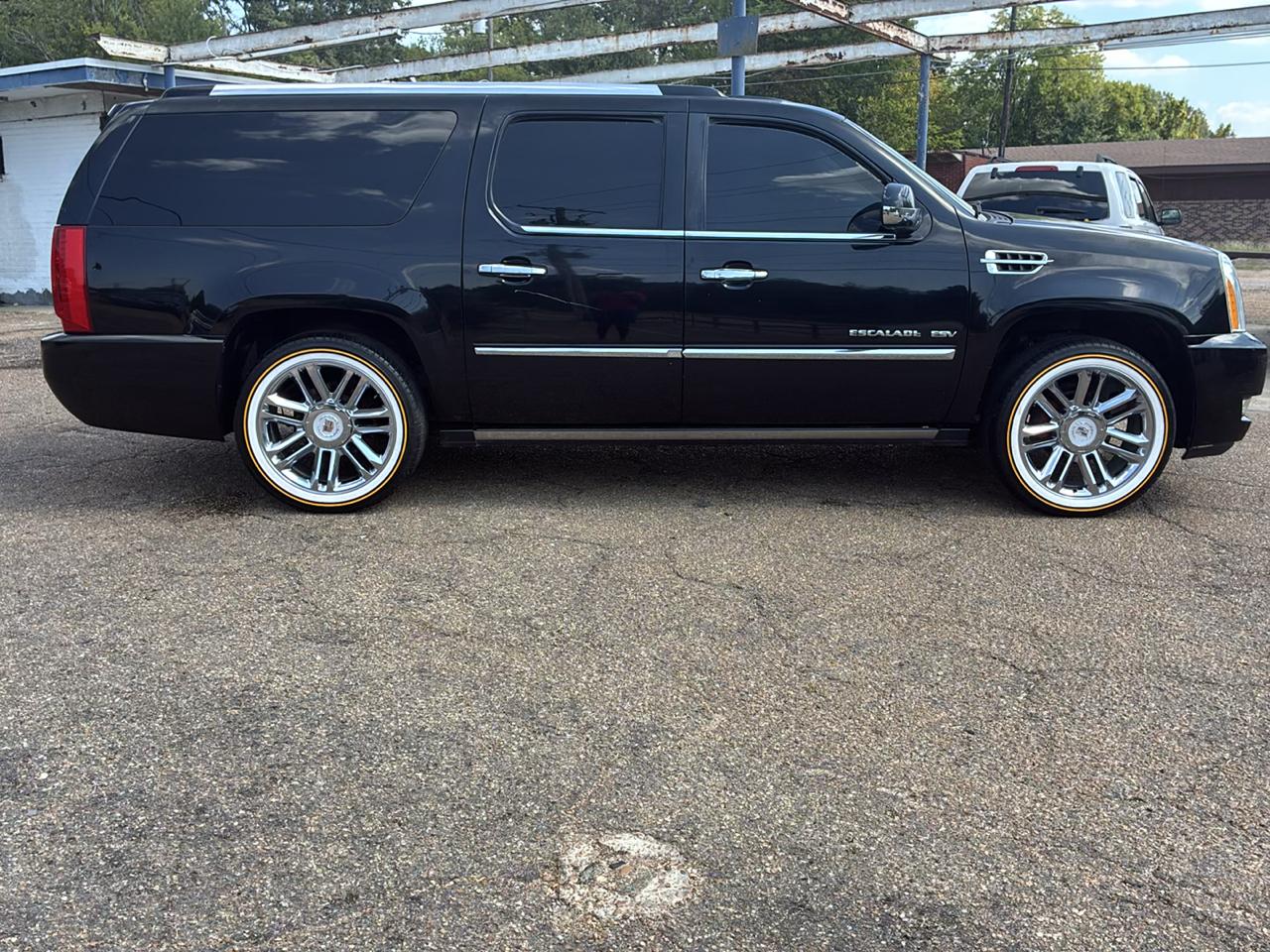 Cadillac Escalade ESV 2WD 4dr Platinum Edition 2013