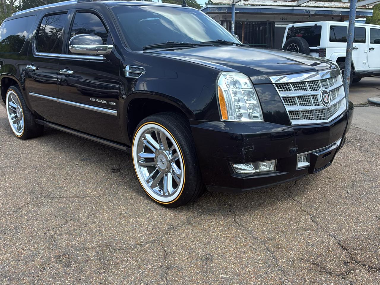 Cadillac Escalade ESV 2WD 4dr Platinum Edition 2013