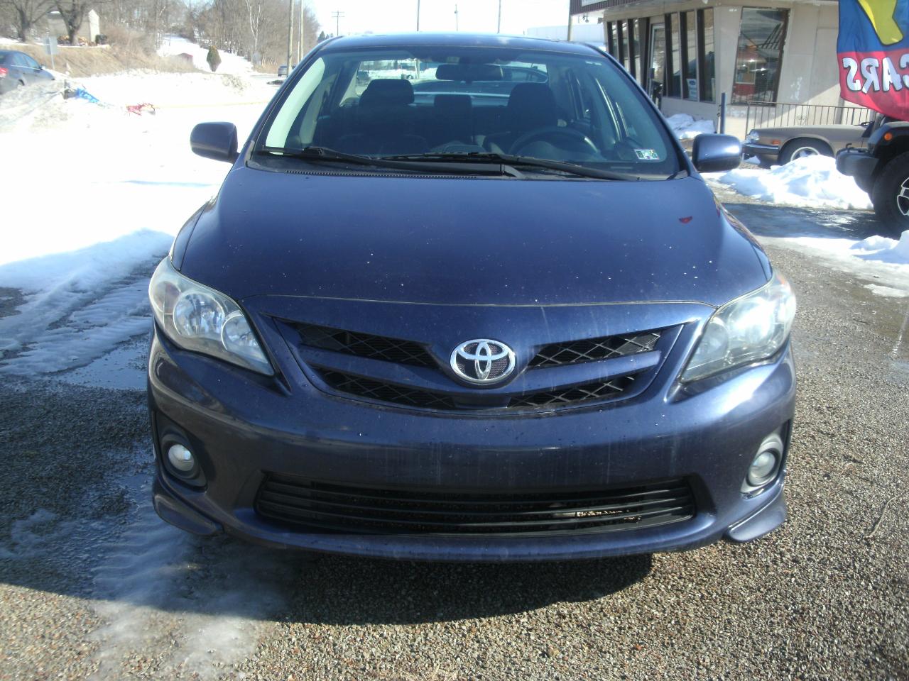 Toyota Corolla S 5-Speed MT 2012