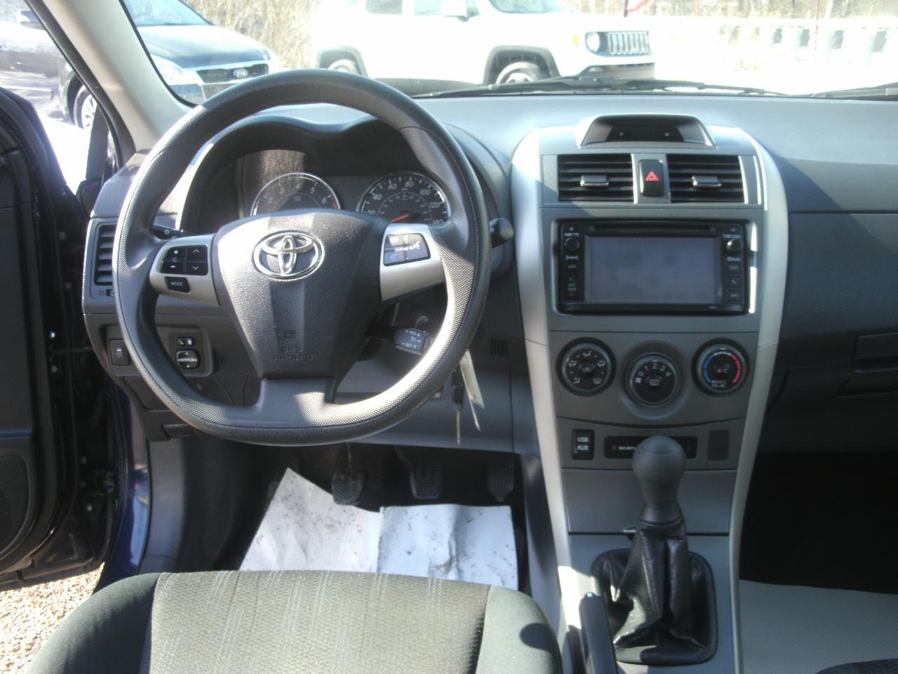 Toyota Corolla S 5-Speed MT 2012