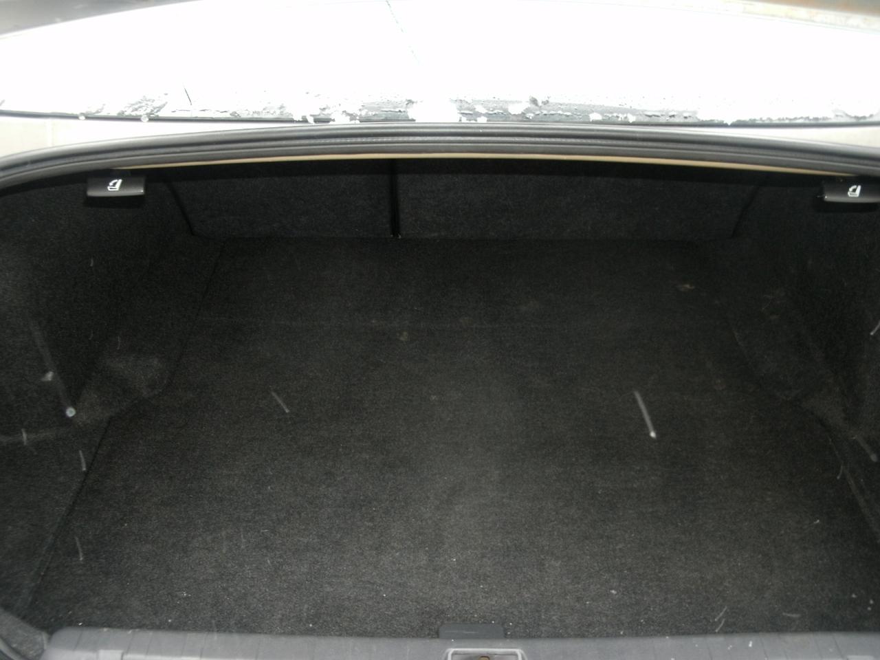 Subaru Legacy Limited 4D Sedan 2011