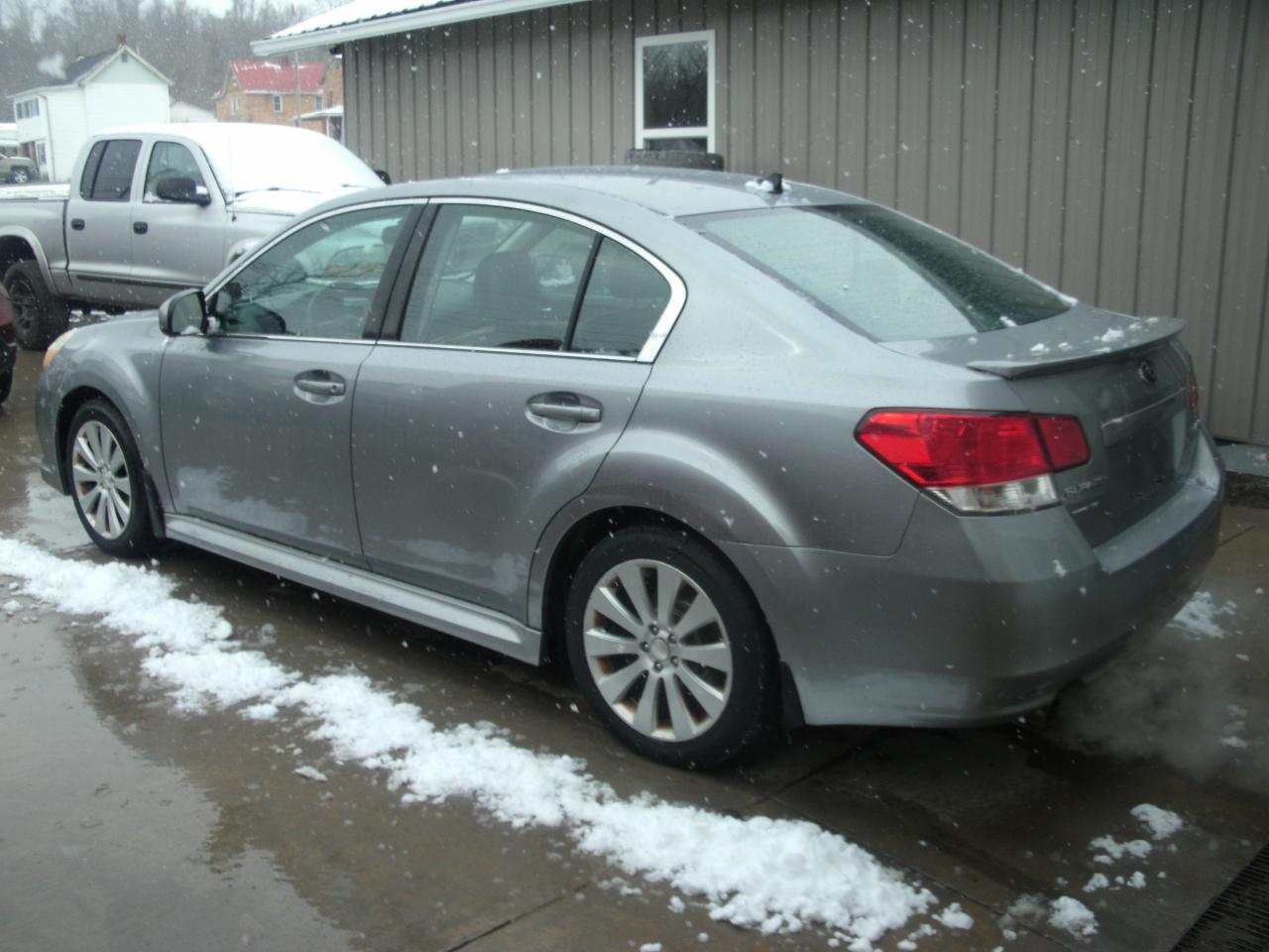 Subaru Legacy Limited 4D Sedan 2011