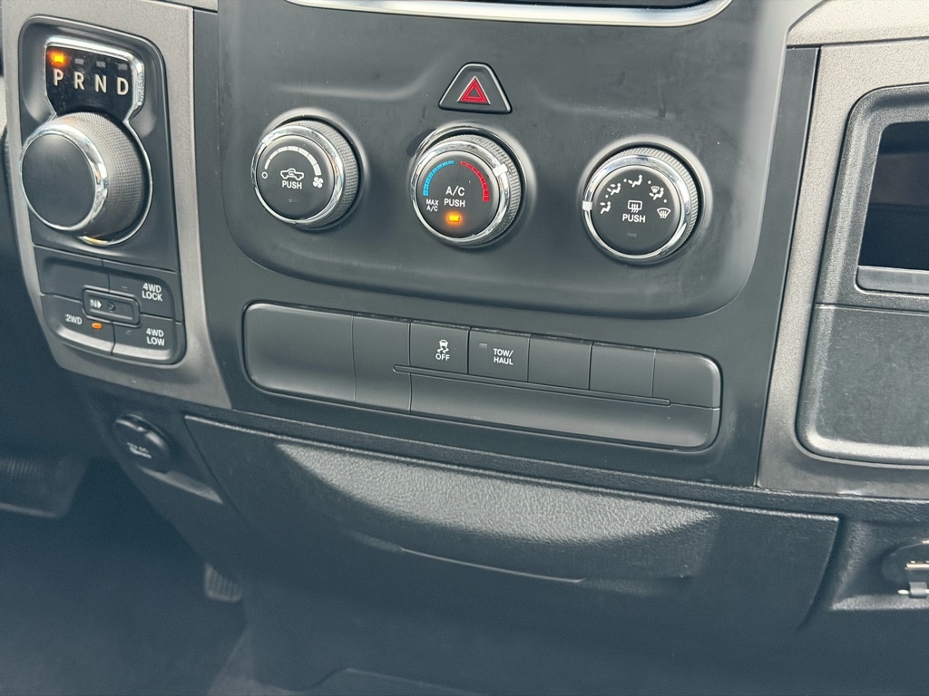 RAM 1500 Tradesman Quad Cab 4WD 2017