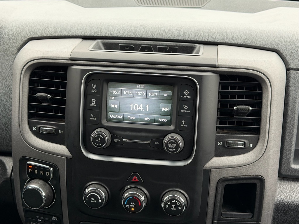 RAM 1500 Tradesman Quad Cab 4WD 2017