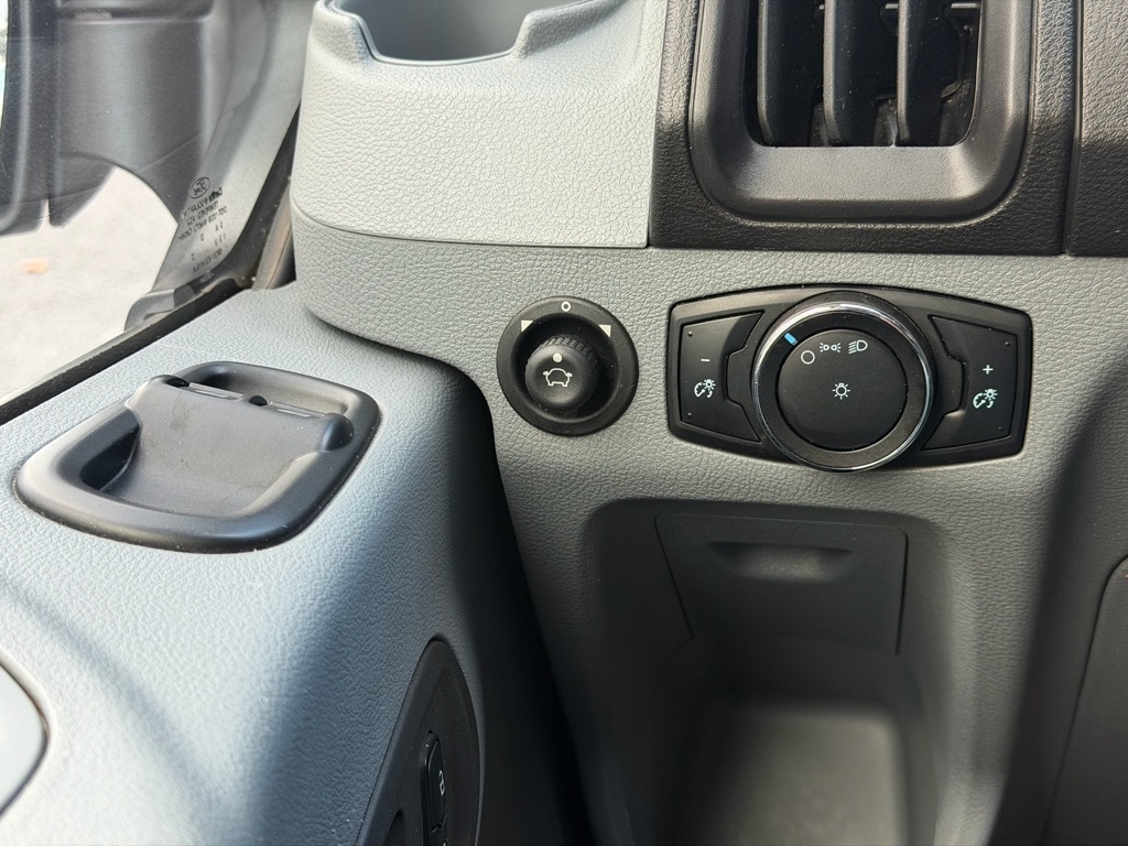 Ford Transit 350 Wagon Med. Roof XL w/Sliding Pass. 148-in. WB 2016