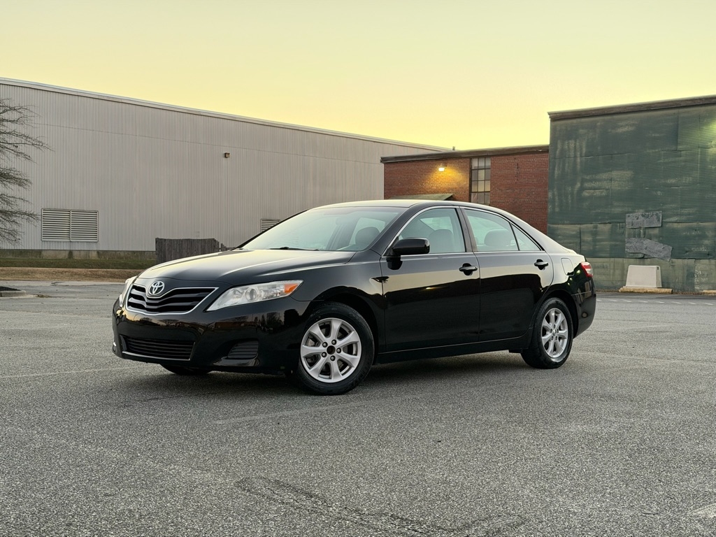 2010 Toyota Camry LE's photo