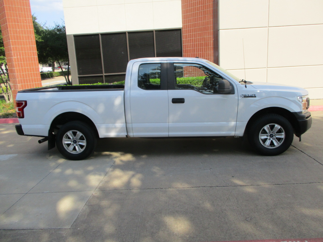 Ford F-150 XL SuperCab 6.5-ft. Bed 4WD 2020 Ford F-150 XL SuperCab 6.5-ft. Bed 4WD 2020