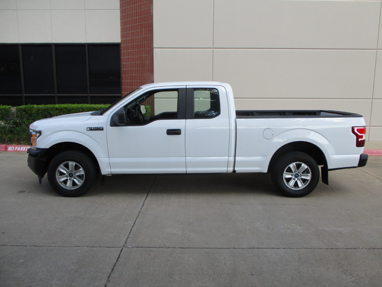 Ford F-150 XL SuperCab 6.5-ft. Bed 4WD 2020 Ford F-150 XL SuperCab 6.5-ft. Bed 4WD 2020