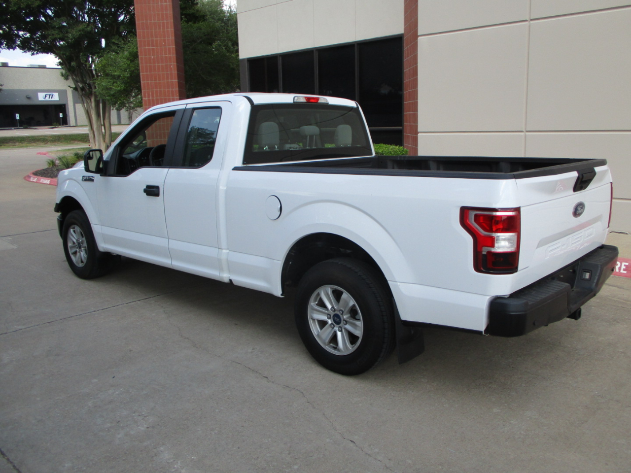 Ford F-150 XL SuperCab 6.5-ft. Bed 4WD 2020 Ford F-150 XL SuperCab 6.5-ft. Bed 4WD 2020