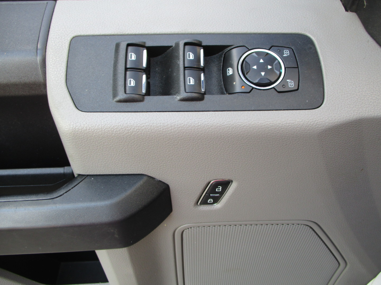 Ford F-150 XL SuperCab 6.5-ft. Bed 4WD 2020 Ford F-150 XL SuperCab 6.5-ft. Bed 4WD 2020